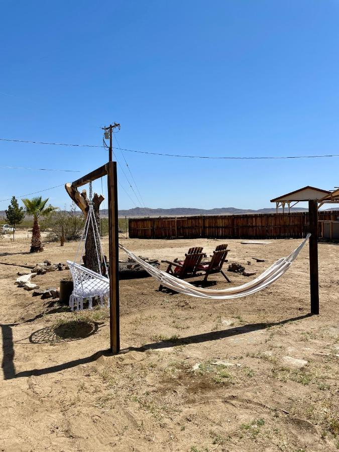 Twin Palms Desert Getaway - Jacuzzi, Fire Pit, Meditation Room & More โจชัวทรี ภายนอก รูปภาพ
