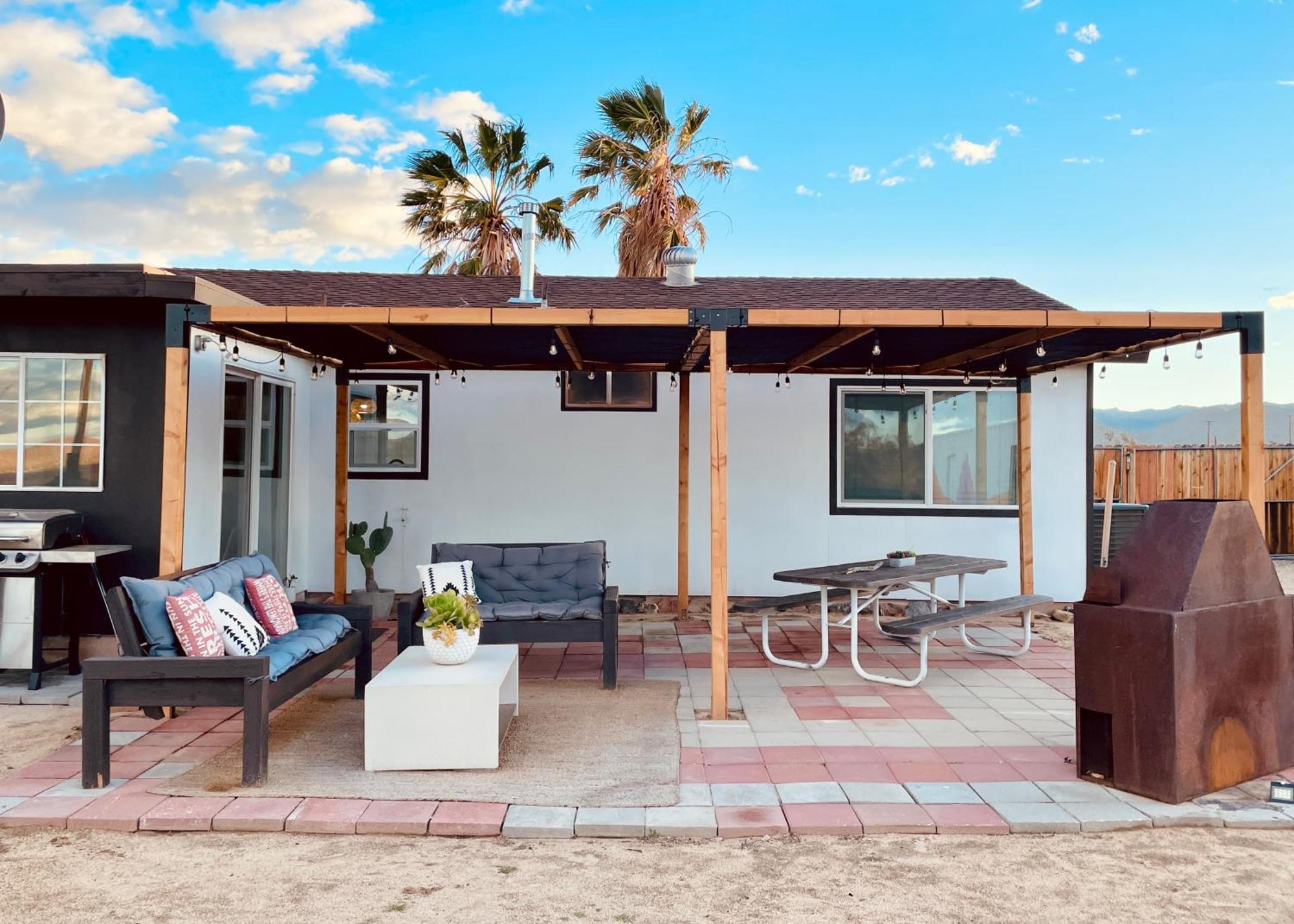 Twin Palms Desert Getaway - Jacuzzi, Fire Pit, Meditation Room & More โจชัวทรี ภายนอก รูปภาพ