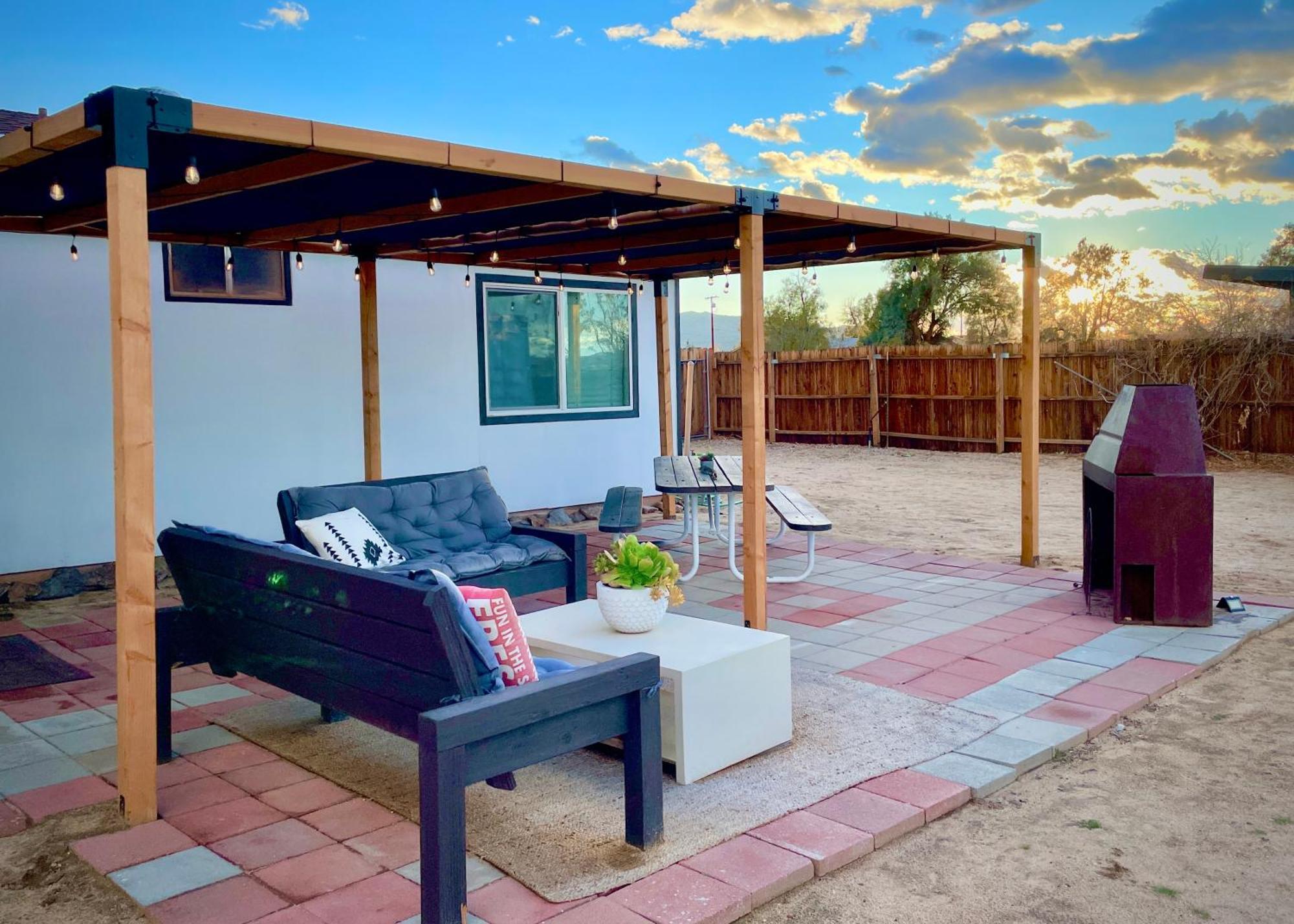 Twin Palms Desert Getaway - Jacuzzi, Fire Pit, Meditation Room & More โจชัวทรี ภายนอก รูปภาพ