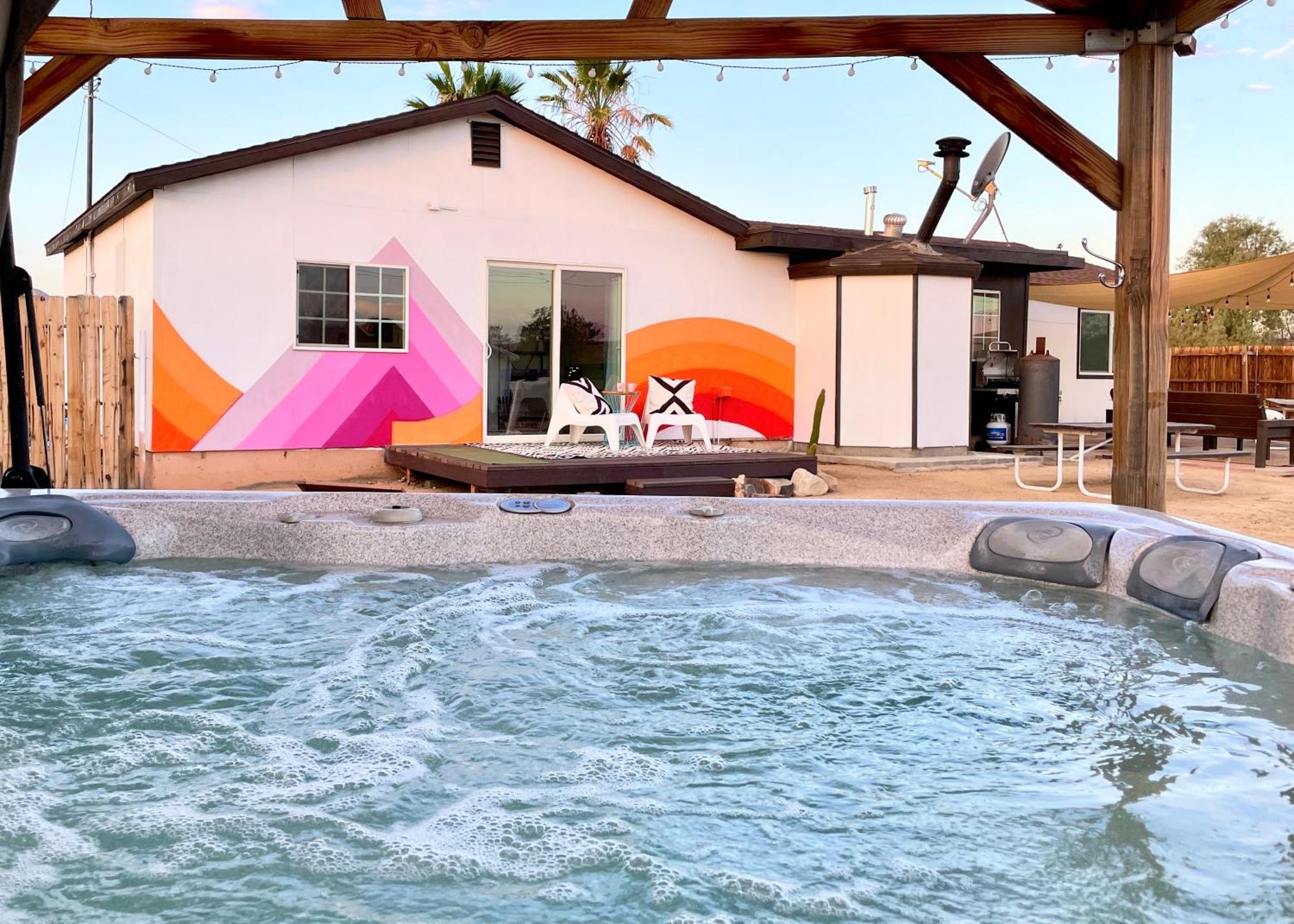 Twin Palms Desert Getaway - Jacuzzi, Fire Pit, Meditation Room & More โจชัวทรี ภายนอก รูปภาพ