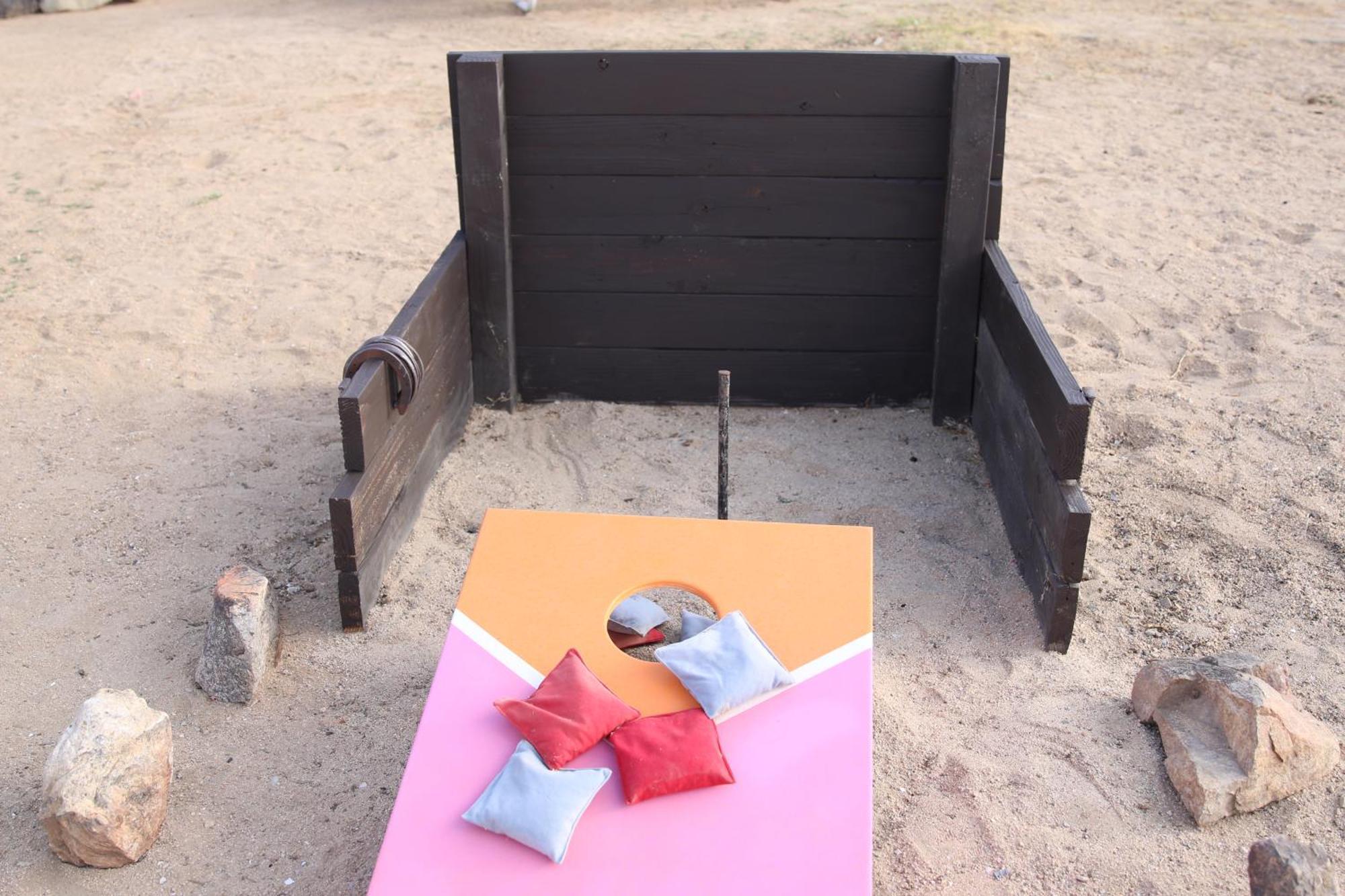 Twin Palms Desert Getaway - Jacuzzi, Fire Pit, Meditation Room & More โจชัวทรี ภายนอก รูปภาพ
