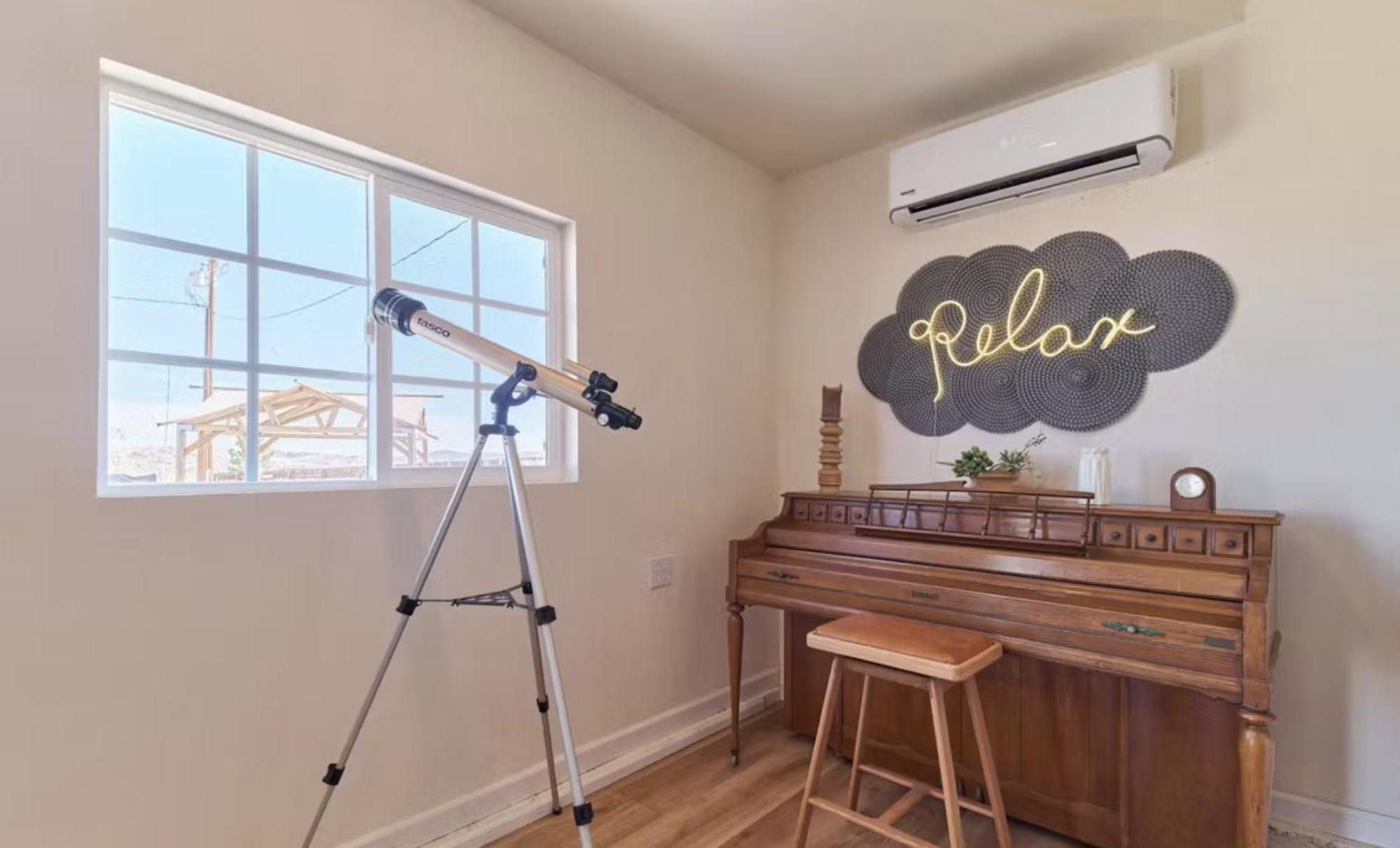 Twin Palms Desert Getaway - Jacuzzi, Fire Pit, Meditation Room & More โจชัวทรี ภายนอก รูปภาพ