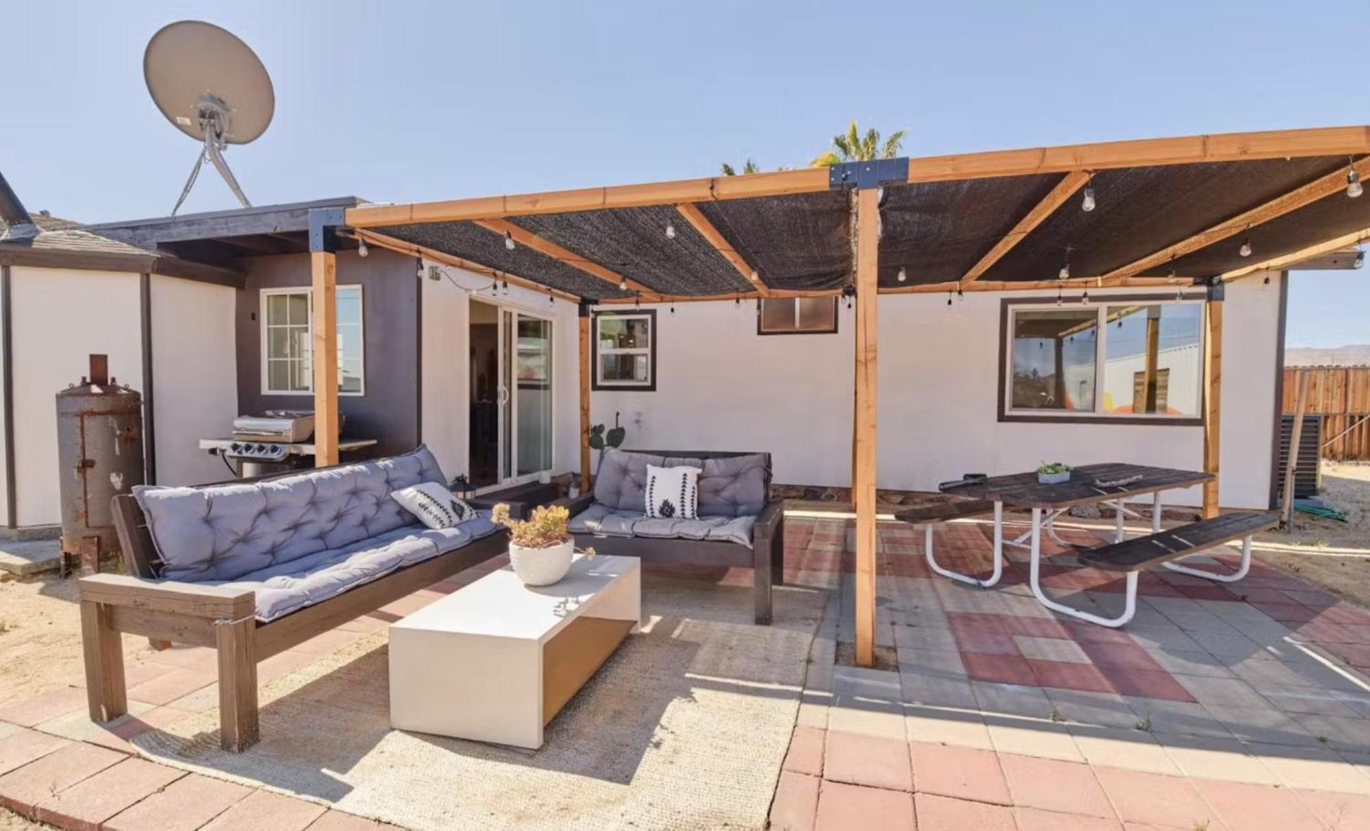 Twin Palms Desert Getaway - Jacuzzi, Fire Pit, Meditation Room & More โจชัวทรี ภายนอก รูปภาพ