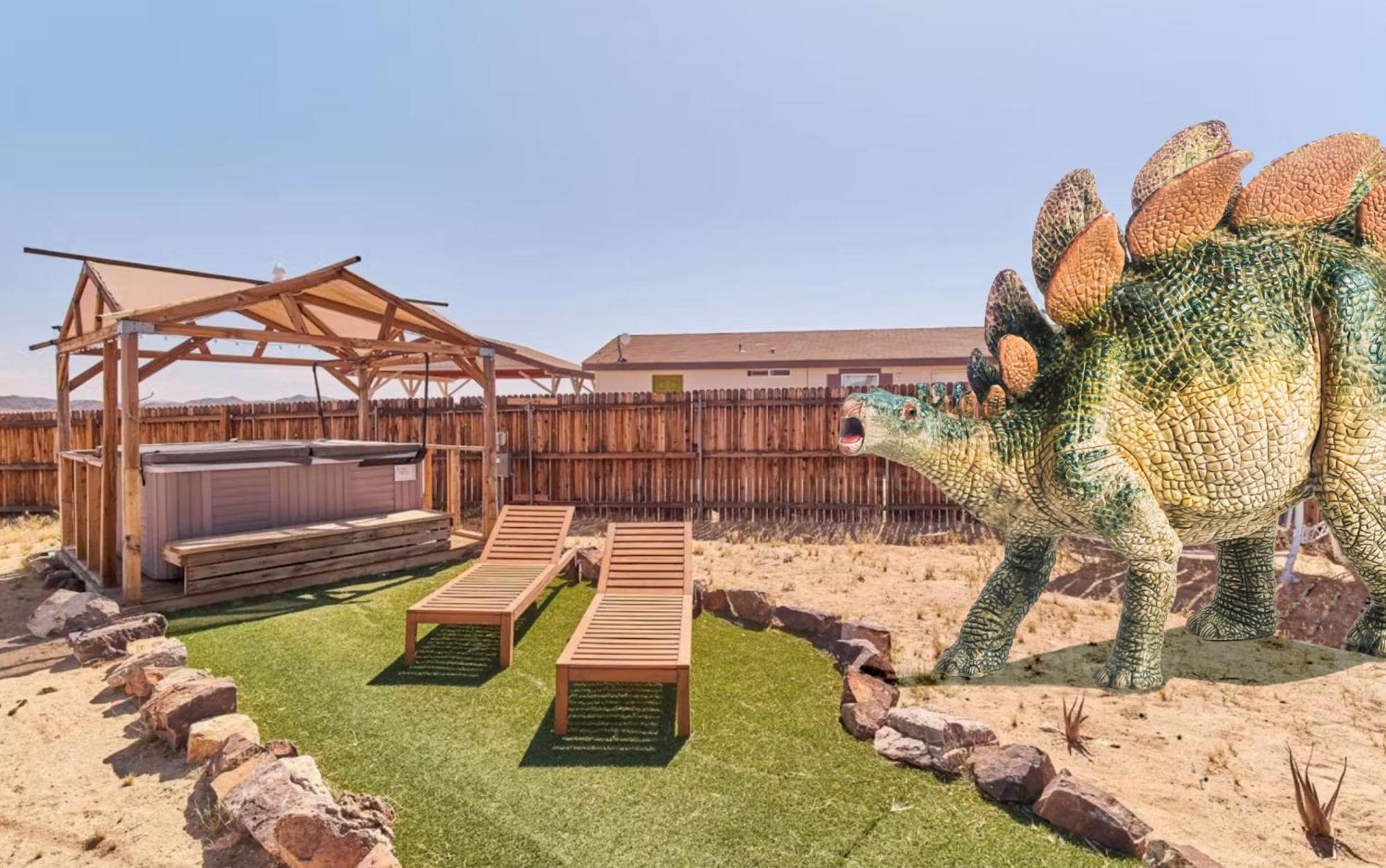 Twin Palms Desert Getaway - Jacuzzi, Fire Pit, Meditation Room & More โจชัวทรี ภายนอก รูปภาพ